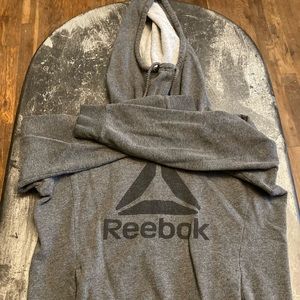 Reebok hoodie with pockets. Men’s medium. Gray. GUC.